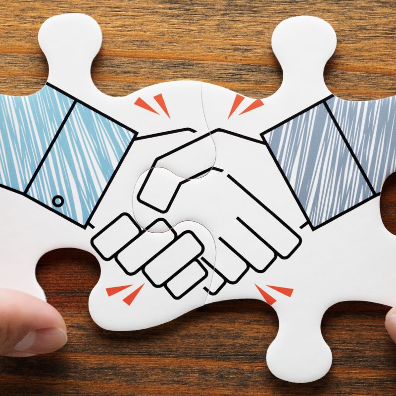 shaking hands representing payer-provider collaboration